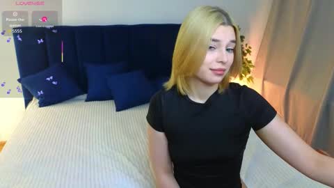 Maeve online show from 11-25-25, 08:42