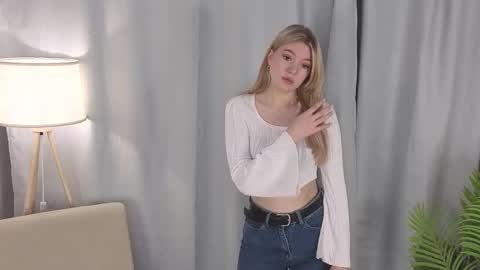 Snapshot of nancyajasin chatting on 11-17-25, 03:23 Hello im Lola online show from 11-17-25, 03:23