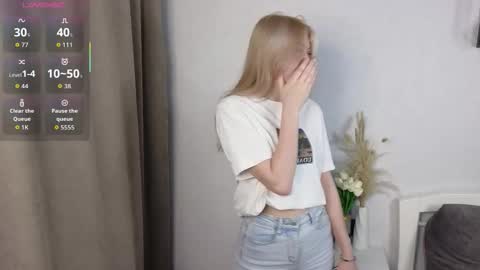 Hello im Lola online show from 12-20-25, 03:35