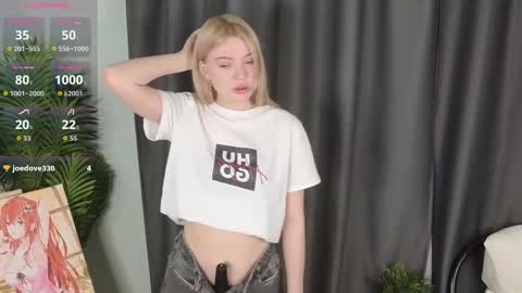 Hello im Lola online show from 12-22-25, 03:47