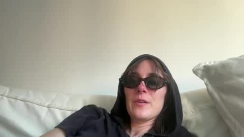 Snapshot of naomi________ chatting on 06-03-26, 11:21 Naomi online show from 06-03-26, 11:21