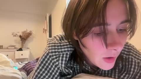Snapshot of naomi________ chatting on 06-06-26, 04:28 Naomi online show from 06-06-26, 04:28