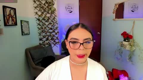 Snapshot of naomi_aniston chatting on 06-06-26, 02:00 naomi_aniston online show from 06-06-26, 02:00