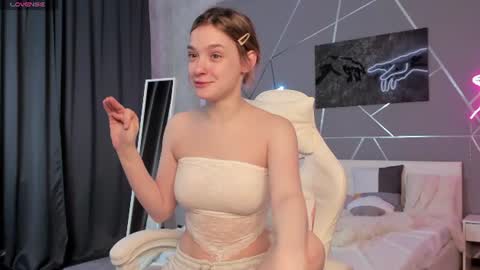 naomi_reiss online show from 07-09-26, 05:44