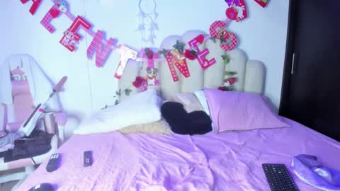 Snapshot of naomiasha_ chatting on 02-05-25, 02:37 online show from 02-05-25, 02:37