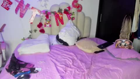 Snapshot of naomiasha_ chatting on 02-06-25, 06:56 online show from 02-06-25, 06:56