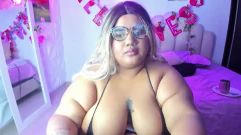 Snapshot of naomiasha_ chatting on 02-22-25, 02:17 online show from 02-22-25, 02:17
