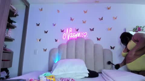 Snapshot of naomiasha_ chatting on 10-01-25, 11:44 online show from 10-01-25, 11:44