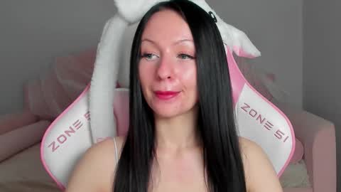 Naomi online show from 11-28-25, 05:32