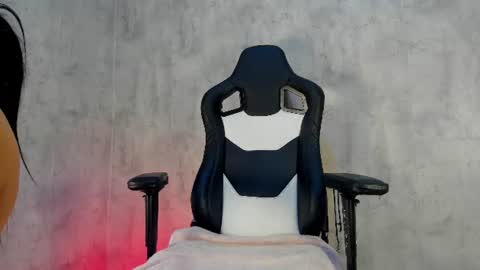 Heidy  online show from 06-14-26, 02:24