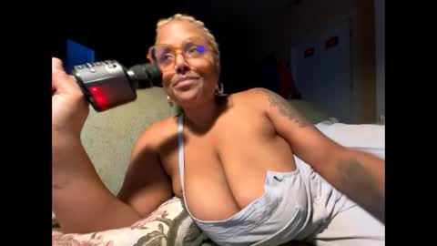 Naomigiirl6 online show from 01-26-25, 12:54