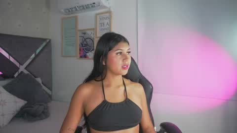 Naomi-Gray  online show from 04-25-26, 07:11