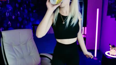 naomihita online show from 10-30-25, 09:44