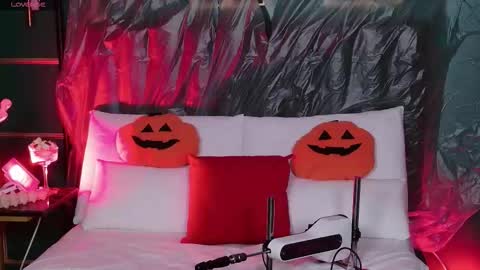 Naomi online show from 10-27-25, 05:44