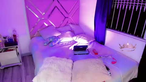 Snapshot of naomisaenz01 chatting on 07-13-26, 08:06 naomisaenz01 online show from 07-13-26, 08:06