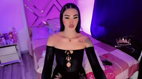 Snapshot of naomisaenz01 chatting on 07-17-26, 07:52 naomisaenz01 online show from 07-17-26, 07:52