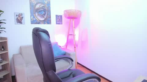 Snapshot of naomisaenz_ chatting on 06-09-26, 02:56 N A O M I online show from 06-09-26, 02:56