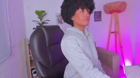 N A O M I  online show from 06-30-26, 02:51