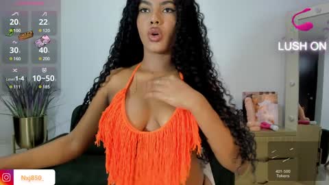 Naomi     online show from 02-05-25, 08:46