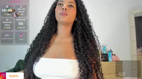 Naomi     online show from 09-10-25, 07:25