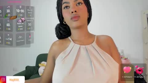 Naomi     online show from 10-06-25, 12:08