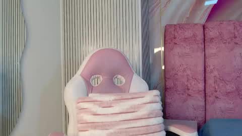 Naomy  online show from 04-17-26, 02:09