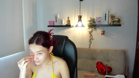 Snapshot of naomy_hot04 chatting on 05-17-26, 08:38 naomy online show from 05-17-26, 08:38