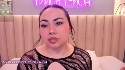 Naomy  online show from 11-17-25, 05:19