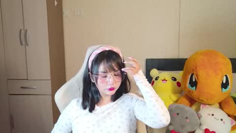 Naree online show from 11-28-25, 01:14