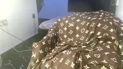 ella online show from 12-21-25, 10:44