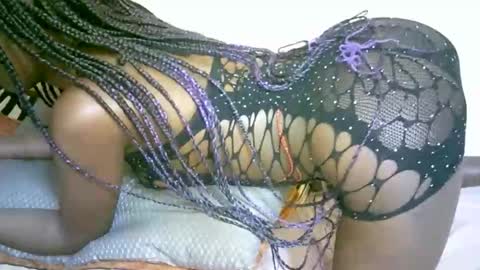 Marie online show from 10-27-25, 05:28