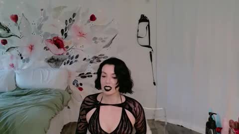 Snapshot of natahsaluxxx chatting on 05-04-26, 02:35 Natasha Luxxx online show from 05-04-26, 02:35