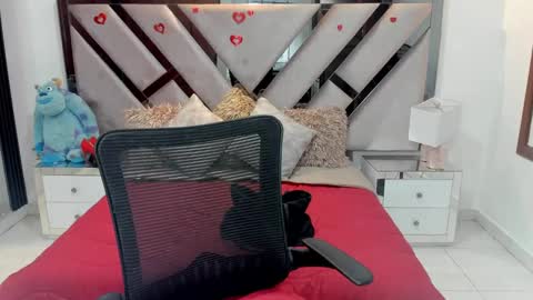 Snapshot of natalia5560 chatting on 10-12-25, 01:21 natalia5560 online show from 10-12-25, 01:21