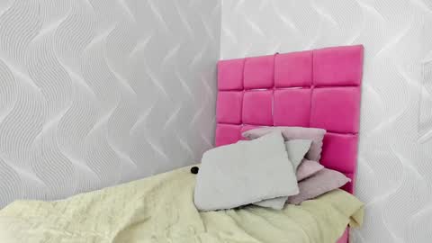 Snapshot of natalia_aguirre chatting on 12-23-24, 06:37 Naty online show from 12-23-24, 06:37
