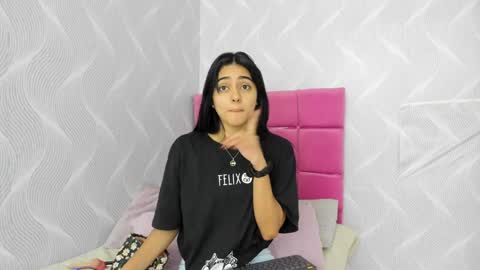 Snapshot of natalia_aguirre chatting on 01-05-25, 12:53 Naty online show from 01-05-25, 12:53