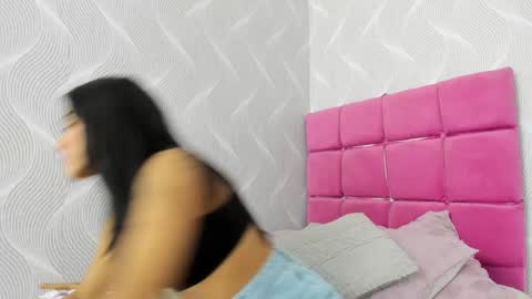 Snapshot of natalia_aguirre chatting on 01-05-25, 06:56 Naty online show from 01-05-25, 06:56