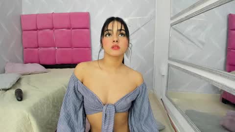 Snapshot of natalia_aguirre chatting on 01-10-25, 03:27 Naty online show from 01-10-25, 03:27