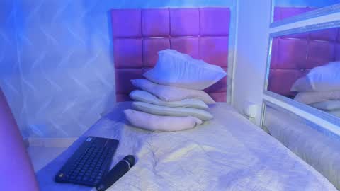 Snapshot of natalia_aguirre chatting on 01-21-25, 06:45 Naty online show from 01-21-25, 06:45