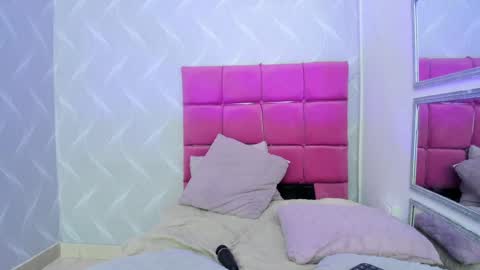 Snapshot of natalia_aguirre chatting on 01-22-25, 06:31 Naty online show from 01-22-25, 06:31