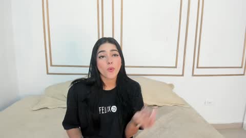 Snapshot of natalia_aguirre chatting on 01-25-25, 12:26 Naty online show from 01-25-25, 12:26
