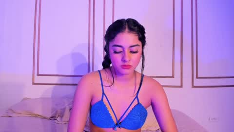 Snapshot of natalia_aguirre chatting on 01-25-25, 06:35 Naty online show from 01-25-25, 06:35