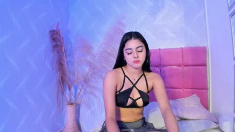 Snapshot of natalia_aguirre chatting on 02-18-25, 03:54 Naty online show from 02-18-25, 03:54