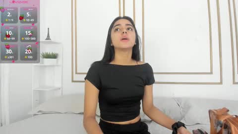 Snapshot of natalia_aguirre chatting on 02-25-25, 12:24 Naty online show from 02-25-25, 12:24