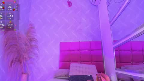Snapshot of natalia_aguirre chatting on 02-26-25, 12:25 Naty online show from 02-26-25, 12:25