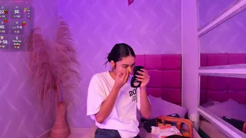 Snapshot of natalia_aguirre chatting on 02-28-25, 12:20 Naty online show from 02-28-25, 12:20