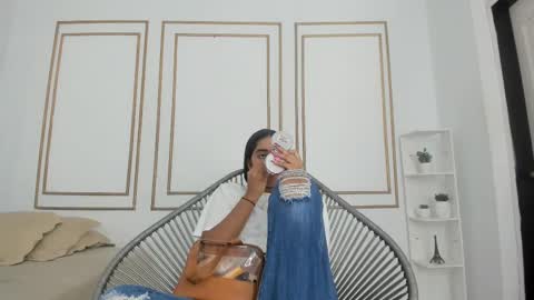 Snapshot of natalia_aguirre chatting on 09-27-25, 12:21 Naty online show from 09-27-25, 12:21