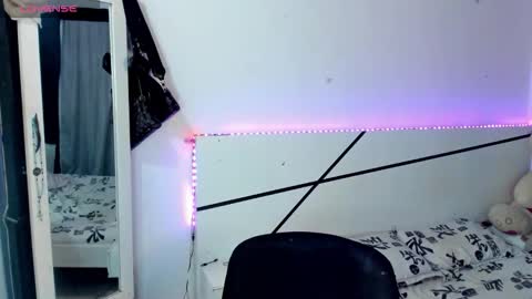 Snapshot of natalia_cb chatting on 10-10-25, 01:10 Natalia online show from 10-10-25, 01:10