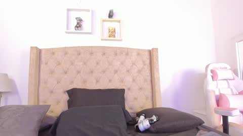 Snapshot of natalia_collinslim chatting on 02-08-25, 03:41 Natalia online show from 02-08-25, 03:41