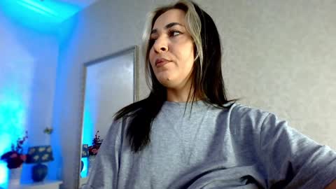 Snapshot of natalia_peach chatting on 02-03-25, 05:40 Wild influence online show from 02-03-25, 05:40