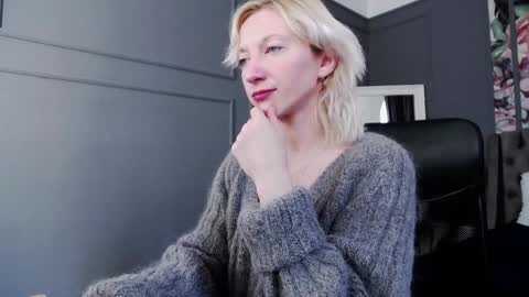 Snapshot of natalie_bitton chatting on 12-02-24, 10:39 Natalie online show from 12-02-24, 10:39